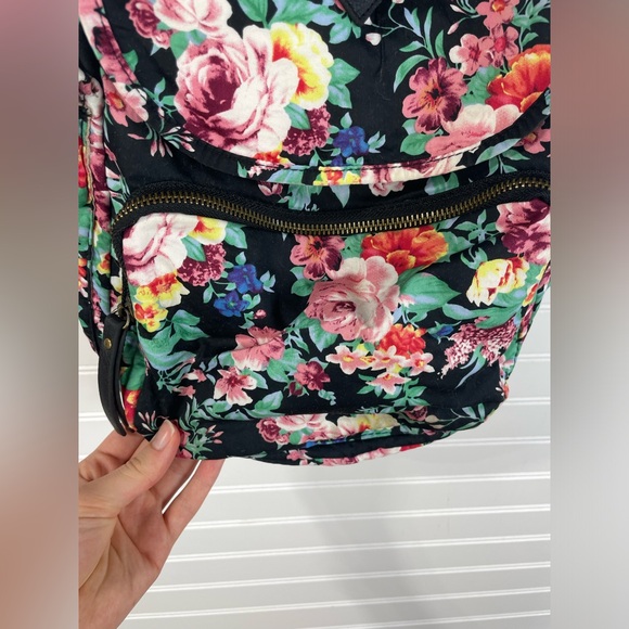 Steve Madden Floral Black Multicolored Zippered Pocket Backpack Women’s GUC - Picture 3 of 15
